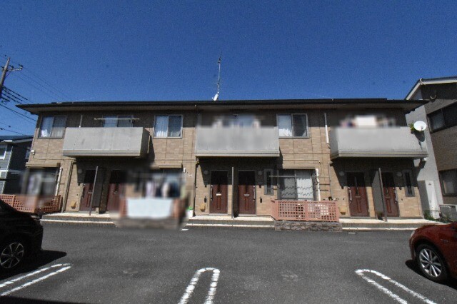 ��ʌ������s���Q���ڂ̃A�p�[�g�̃G���g�����X