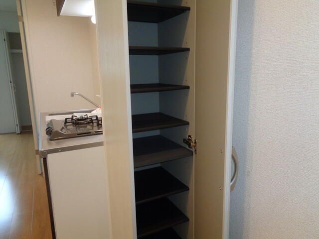 ��ʌ�����s�΋u�P���ڂ̃A�p�[�g�̎��[