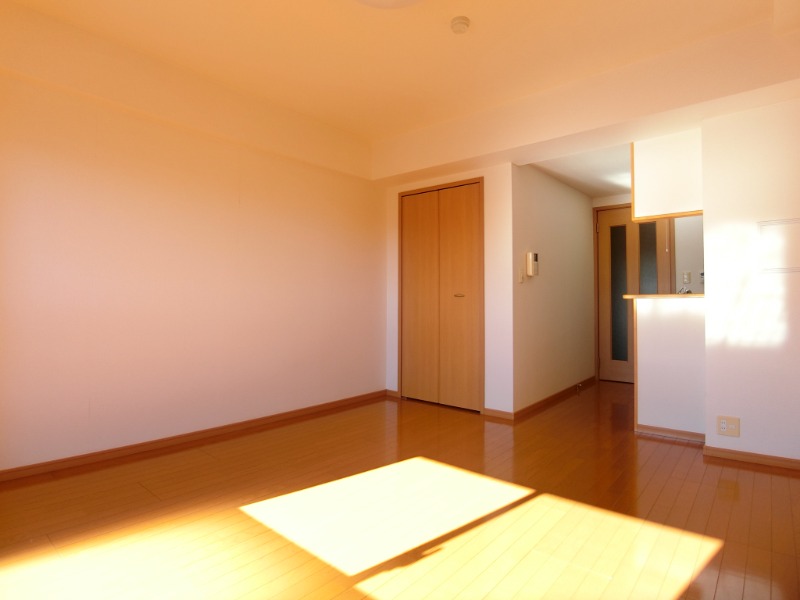 ��ʌ�����s�厚������̃}���V�����̋����E���r���O