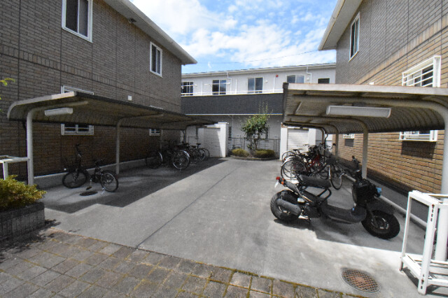 ��ʌ��k�����S�ɓޒ������R���ڂ̃A�p�[�g�̂��̑�