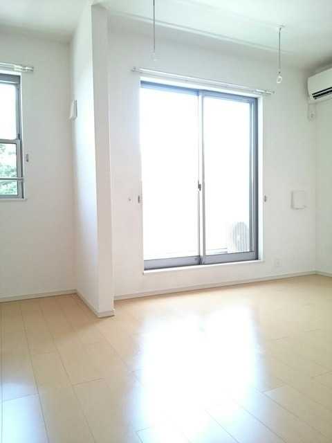 ��ʌ��@�c�s�@�c�T���ڂ̃A�p�[�g�̋��ԁE���r���O