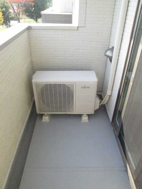 ��ʌ��@�c�s�@�c�T���ڂ̃A�p�[�g�̃o���R�j�[