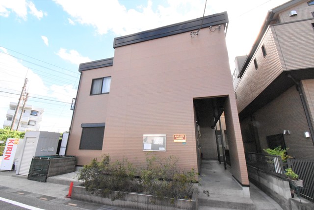 ��ʌ�����s������Q���ڂ̃A�p�[�g�̃G���g�����X