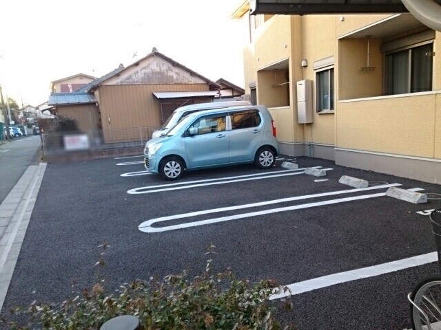 ��ʌ��������܎s�΋�厚�O���̃A�p�[�g�̒��ԏ�