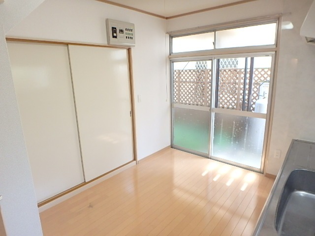 ��ʌ��u�؎s�K���P���ڂ̃A�p�[�g�̋��ԁE���r���O