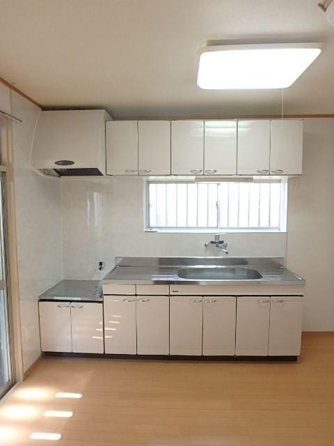 ��ʌ��u�؎s�K���P���ڂ̃A�p�[�g�̃L�b�`��