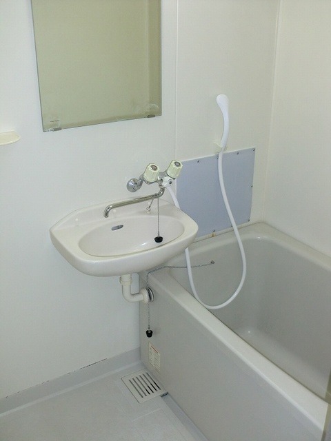 ��ʌ��@�c�s���m�؂P���ڂ̃}���V�����̃o�X