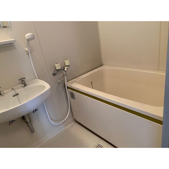 ��ʌ��@�c�s�@�c�T���ڂ̃A�p�[�g�̃o�X