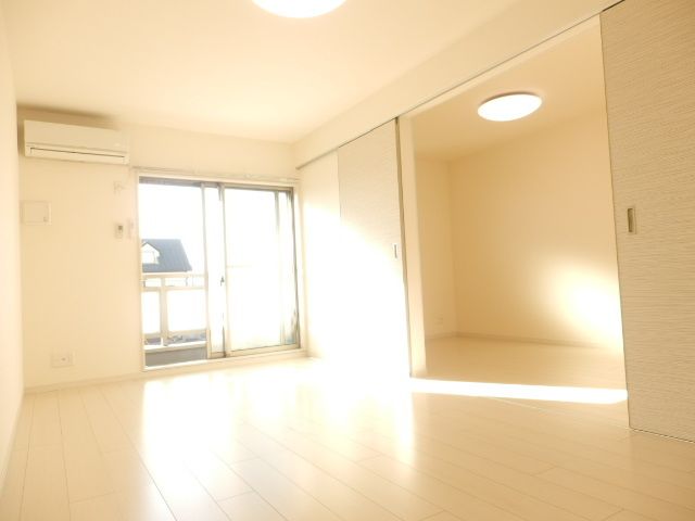 ��ʌ�����s��c�{�̃A�p�[�g�̋��ԁE���r���O