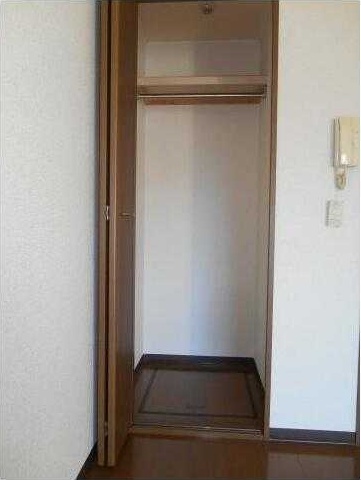 ��ʌ�����s���R�S���ڂ̃A�p�[�g�̎��[