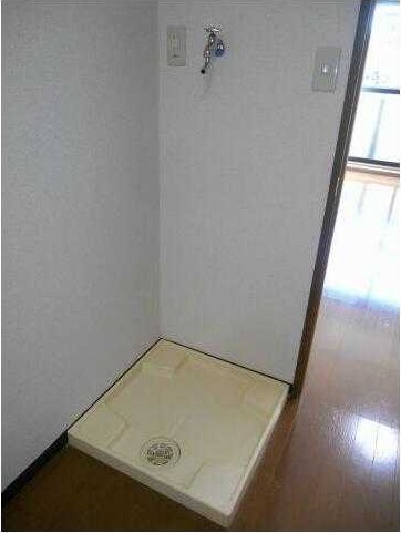 ��ʌ�����s���R�S���ڂ̃A�p�[�g�̐��ʏ�