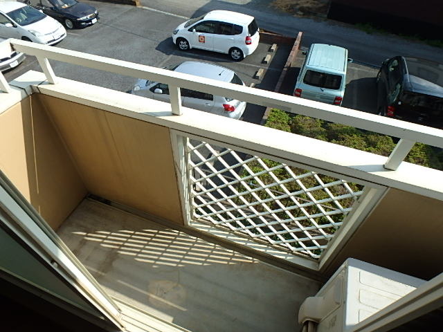 ��ʌ�����s�厚�����̃A�p�[�g�̃o���R�j�[