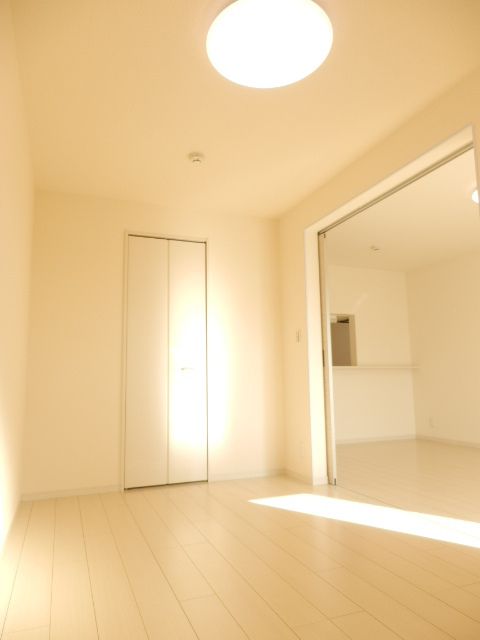 ��ʌ�����s��c�{�̃A�p�[�g�̂��̑������E�X�y�[�X