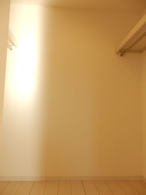 ��ʌ�����s��c�{�̃A�p�[�g�̎��[