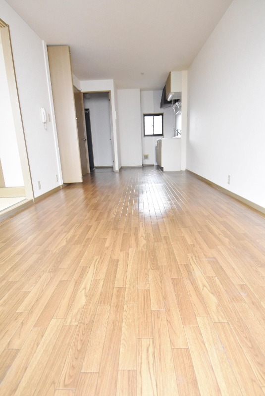 ��ʌ��������܎s�Y�a��O�n�R���ڂ̃A�p�[�g�̋��ԁE���r���O