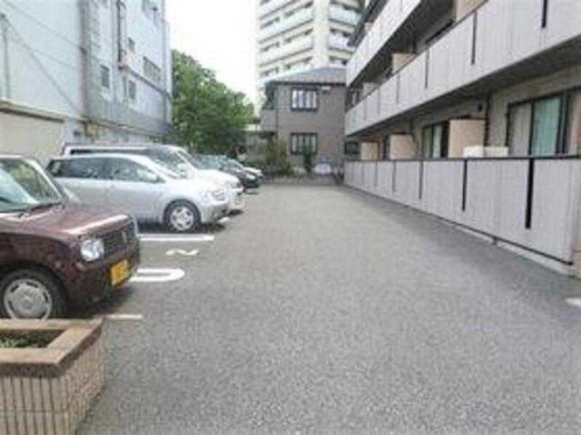 ��ʌ��������܎s�Y�a��O�n�R���ڂ̃A�p�[�g�̒��ԏ�