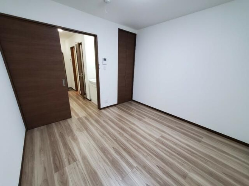 ��ʌ��t�����s�l��˂P���ڂ̃A�p�[�g�̋��ԁE���r���O