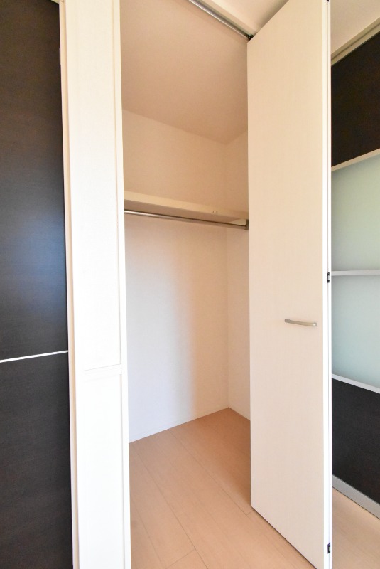 ��ʌ�����s�厚�ΐ_�̃A�p�[�g�̎��[