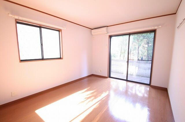 ��ʌ�����s�˒������̃A�p�[�g�̋��ԁE���r���O