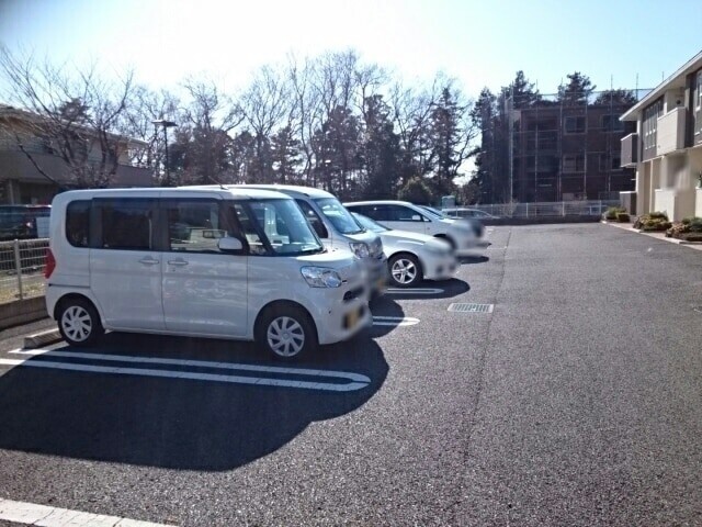 ��ʌ�����s�厚���s�̃A�p�[�g�̒��ԏ�