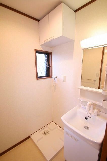 ��ʌ�����s�˒������̃A�p�[�g�̐��ʏ�