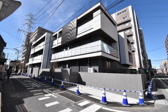 ��ʌ������s�h���Q���ڂ̃}���V�����̌����O��