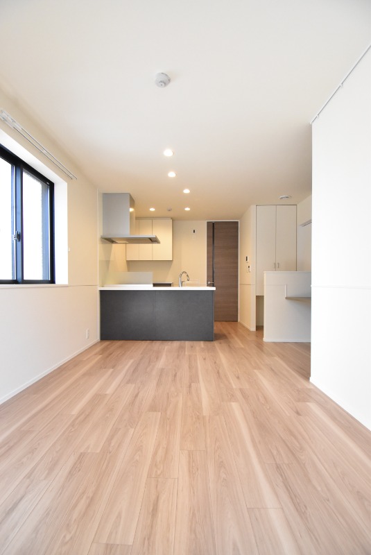 ��ʌ������s�h���Q���ڂ̃}���V�����̋��ԁE���r���O