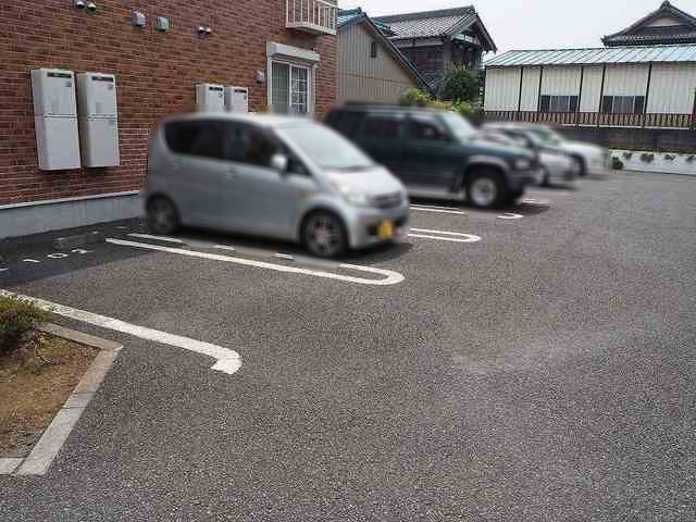 ��ʌ��z�J�s�厚���т̃A�p�[�g�̒��ԏ�