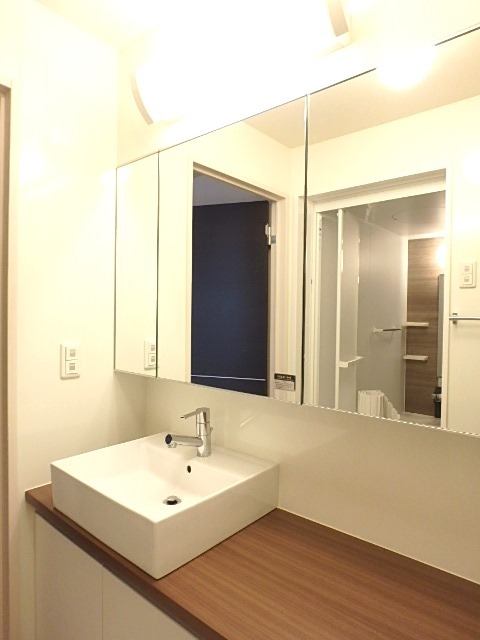 ��ʌ��������܎s��{��O���S���ڂ̃A�p�[�g�̐��ʏ�