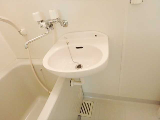 ��ʌ��������܎s��{����ؒ��S���ڂ̃A�p�[�g�̐��ʏ�