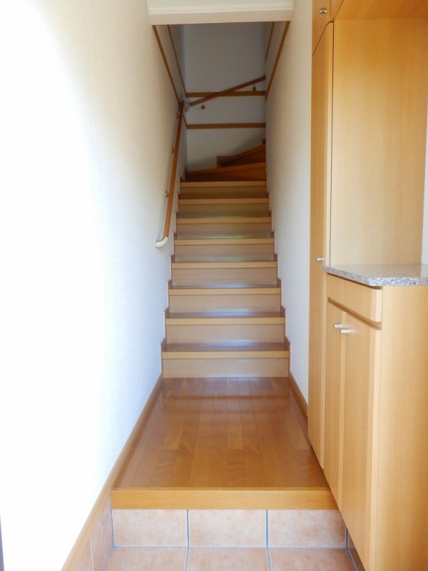 ��ʌ��z�J�s�厚���т̃A�p�[�g�̌���