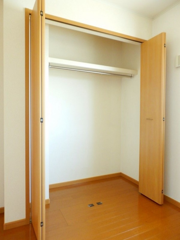 ��ʌ��z�J�s�厚���т̃A�p�[�g�̎��[