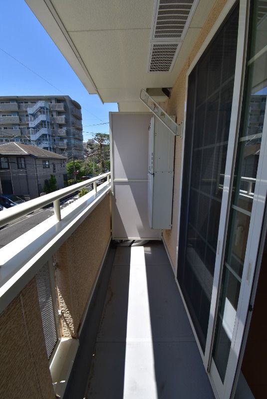 ��ʌ��������܎s�k����i���R���ڂ̃A�p�[�g�̃o���R�j�[