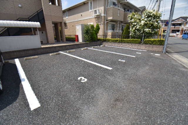 ��ʌ��������܎s��΋�㗢�P���ڂ̃A�p�[�g�̒��ԏ�