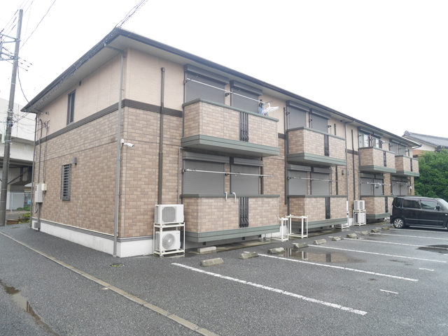 ��ʌ��k�����S�ɓޒ��厚�����̃A�p�[�g�̒��ԏ�