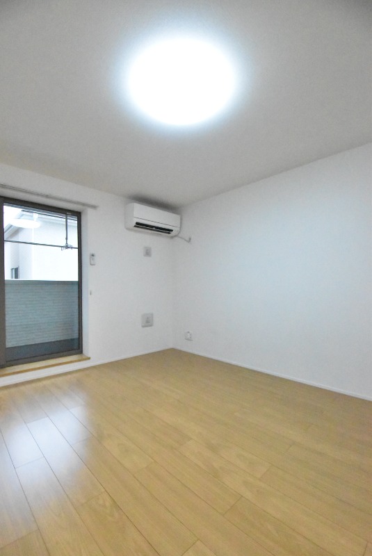 ��ʌ�����s�˒˓��Q���ڂ̃A�p�[�g�̋����E���r���O