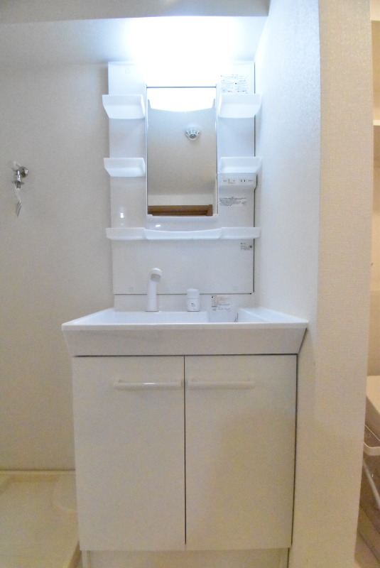 ��ʌ�����s�˒˓��Q���ڂ̃A�p�[�g�̐��ʏ�