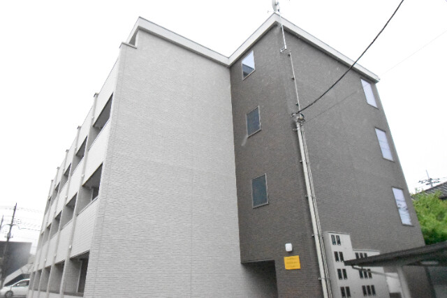 ��ʌ�����s�˒˓��Q���ڂ̃A�p�[�g�̃G���g�����X