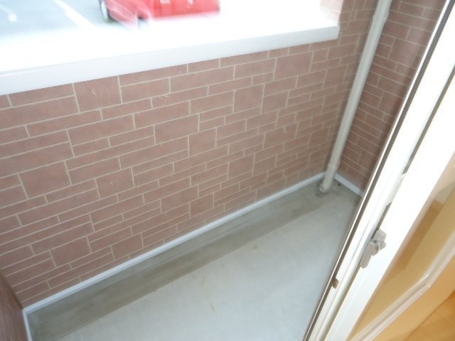 ��ʌ��������܎s������厚��J�̃A�p�[�g�̃o���R�j�[