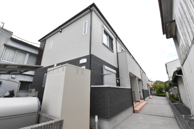 ��ʌ�����s�����J�{���Q���ڂ̃A�p�[�g�̌����O��