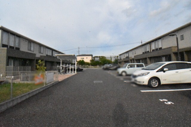 ��ʌ��@�c�s�厚���l�̃A�p�[�g�̒��ԏ�