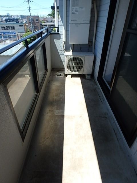 ��ʌ��������܎s�������a�c���P���ڂ̃A�p�[�g�̃o���R�j�[