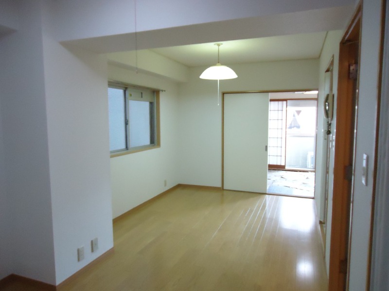 ��ʌ��������܎s��{�擌���Q���ڂ̃}���V�����̋��ԁE���r���O