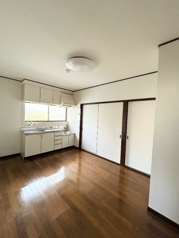 ��ʌ��������܎s�k��������Q���ڂ̃A�p�[�g�̋��ԁE���r���O