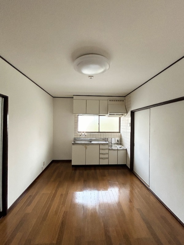 ��ʌ��������܎s�k��������Q���ڂ̃A�p�[�g�̋����E���r���O