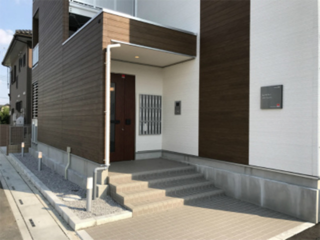 ��ʌ������s���v��̃A�p�[�g�̃G���g�����X