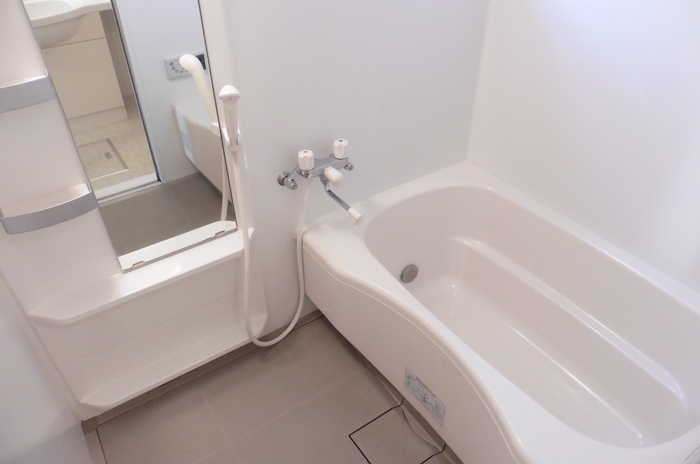 ��ʌ��������܎s��{��V�����Q���ڂ̃A�p�[�g�̃o�X