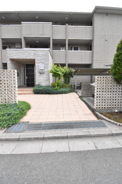 ��ʌ��������܎s��{��V�����Q���ڂ̃A�p�[�g�̃G���g�����X