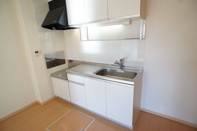 ��ʌ�����s����R���ڂ̃A�p�[�g�̃L�b�`��