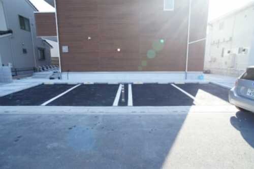 ��ʌ��z�J�s���C�N�^�E���U���ڂ̃}���V�����̒��ԏ�